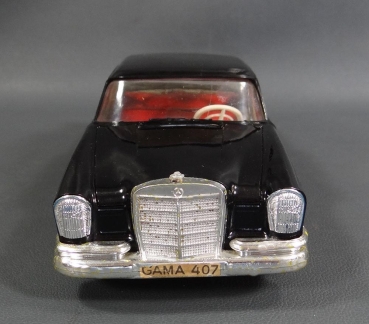 Gama Mercedes-Benz 220 S 1962  Plasticmodel with Frictiondrive (6422)
